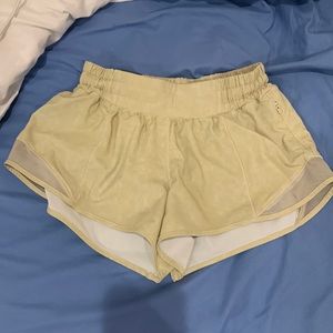 Size 4 Green 2.5 Hotty Hot Lululemon shorts